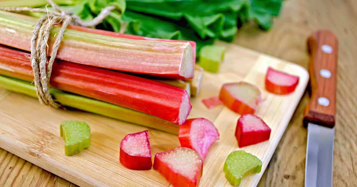 how-to-chop-rhubarb