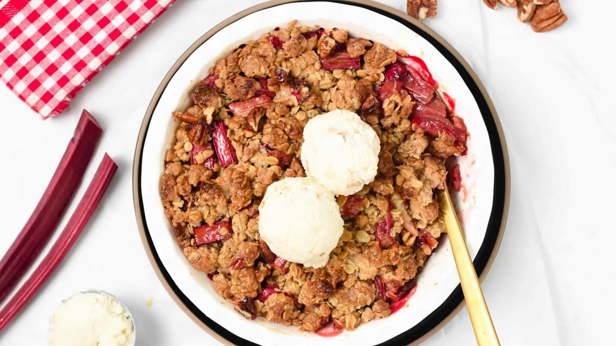 how-to-chop-rhubarb-for-crumble