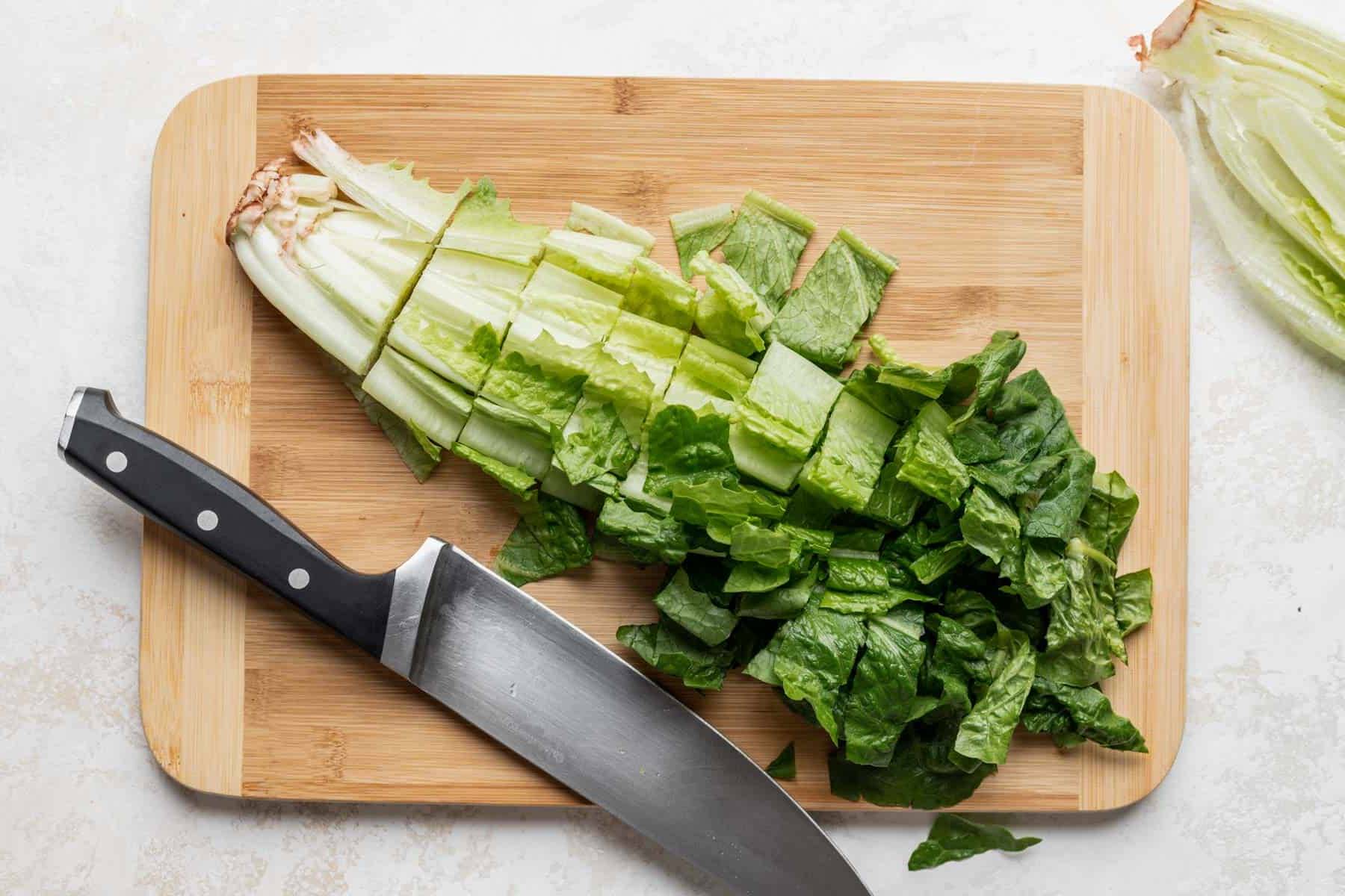 how-to-chop-romaine-lettuce-for-salad