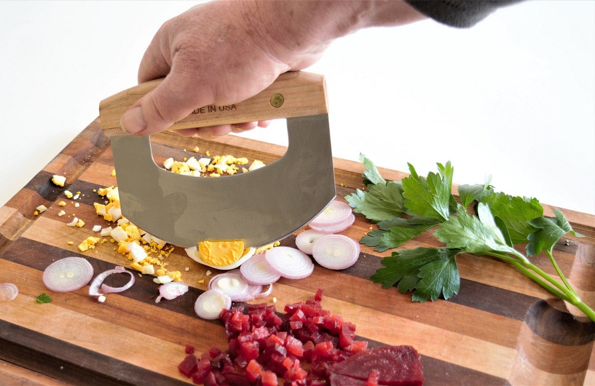 how-to-chop-salad-with-mezzaluna