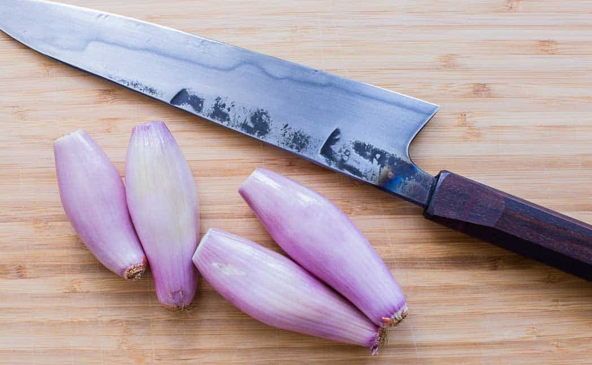 how-to-chop-shallots