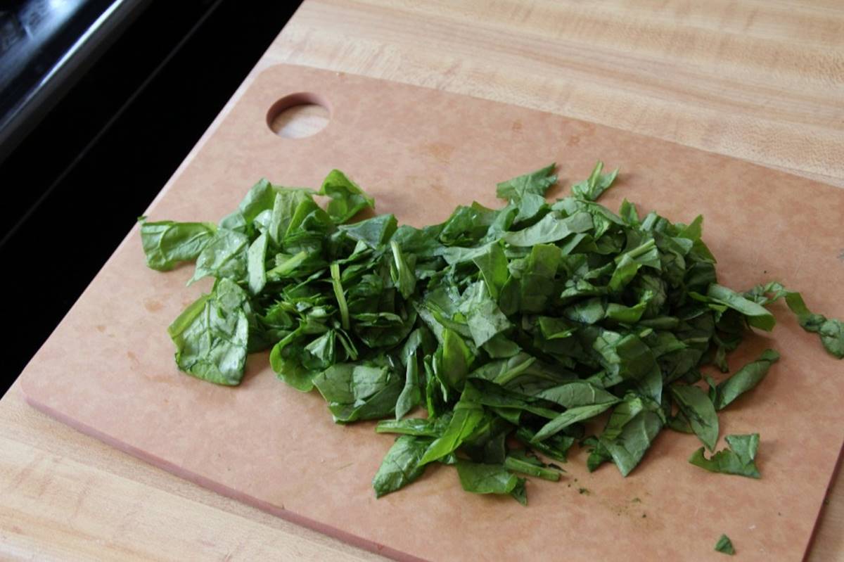 how-to-chop-spinach