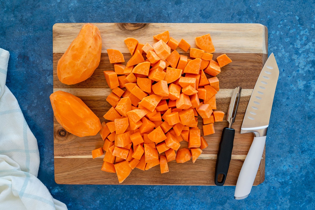 how-to-chop-sweet-potato-into-cubes