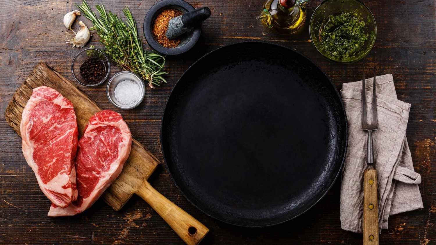 https://recipes.net/wp-content/uploads/2023/10/how-to-cook-a-steak-without-a-grill-or-cast-iron-skillet-1698067972.jpg
