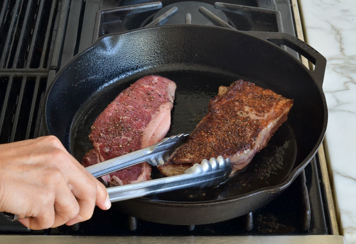 how-to-cook-a-strip-steak-on-the-stove