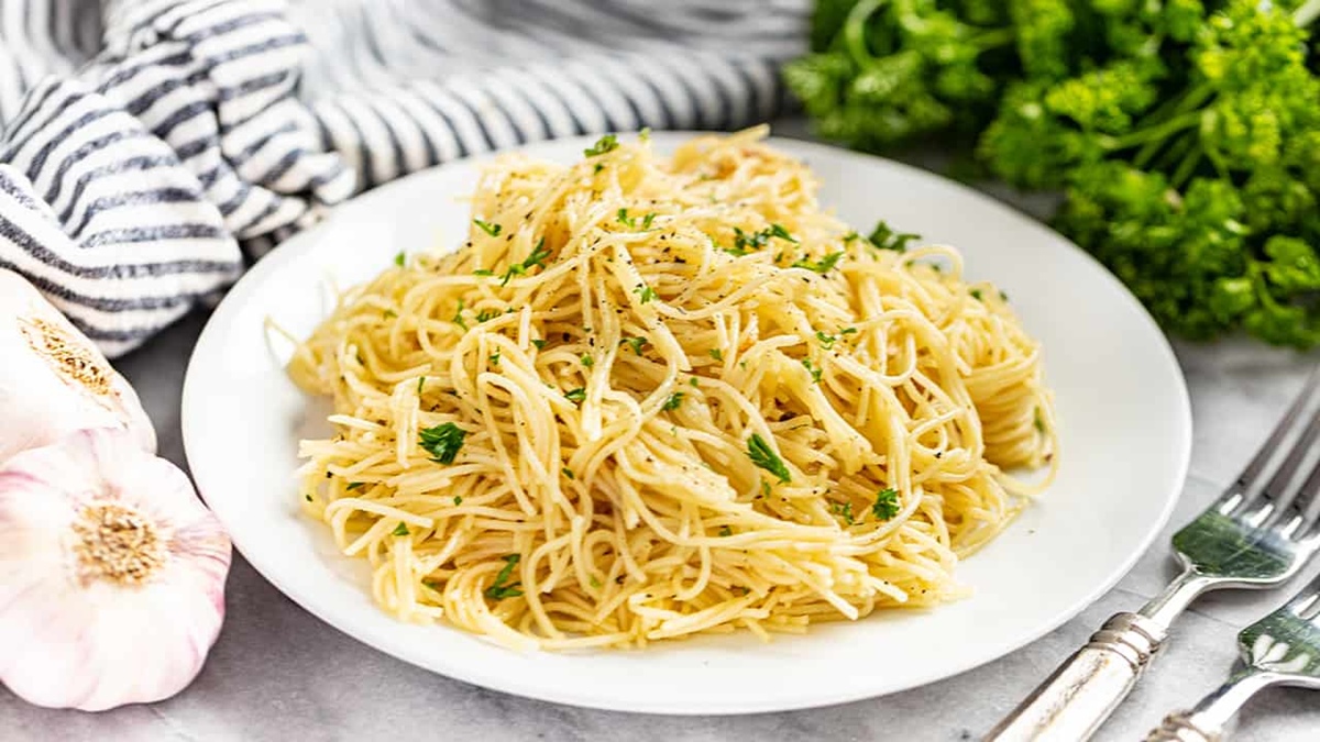 https://recipes.net/wp-content/uploads/2023/10/how-to-cook-angel-hair-pasta-in-the-microwave-1698073321.jpg