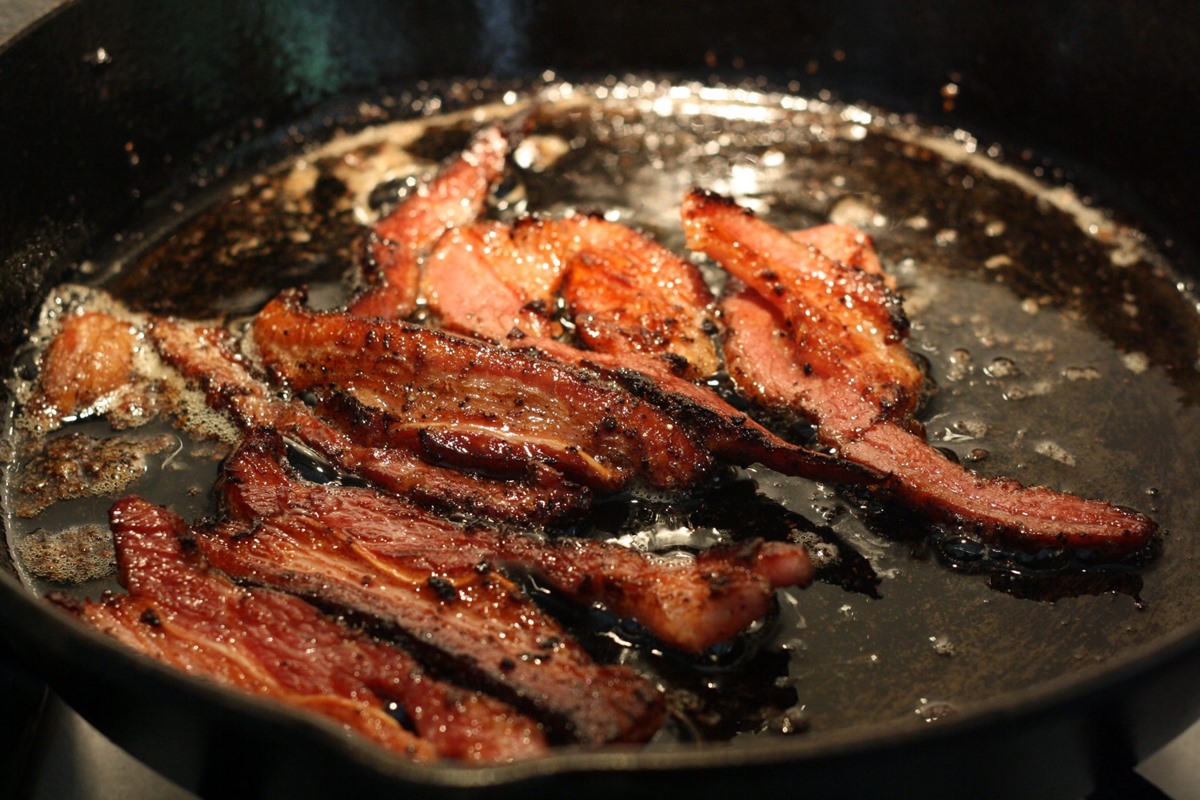 https://recipes.net/wp-content/uploads/2023/10/how-to-cook-beef-bacon-in-the-oven-1698637420.jpg
