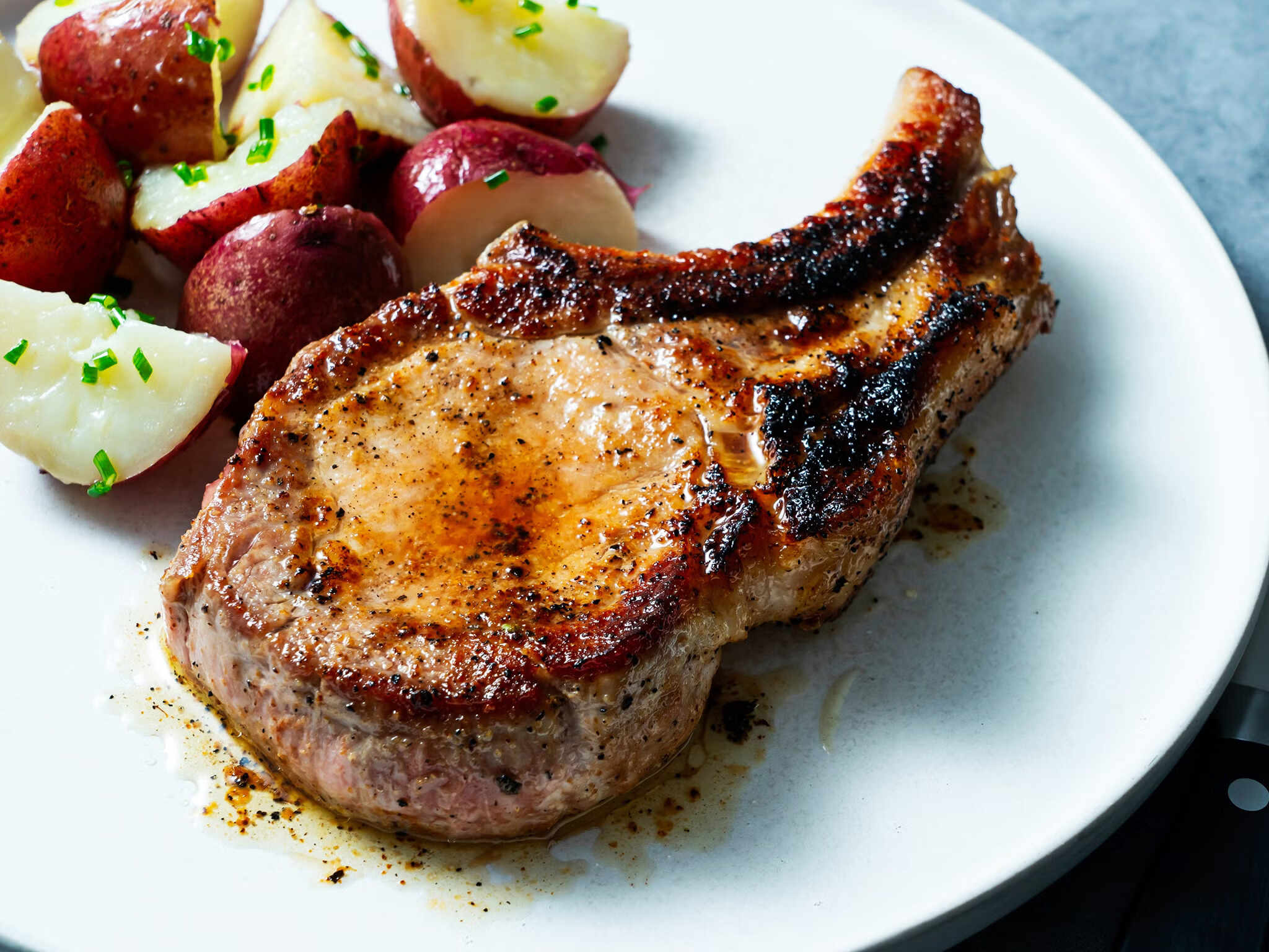 how-to-cook-bone-in-pork-chops