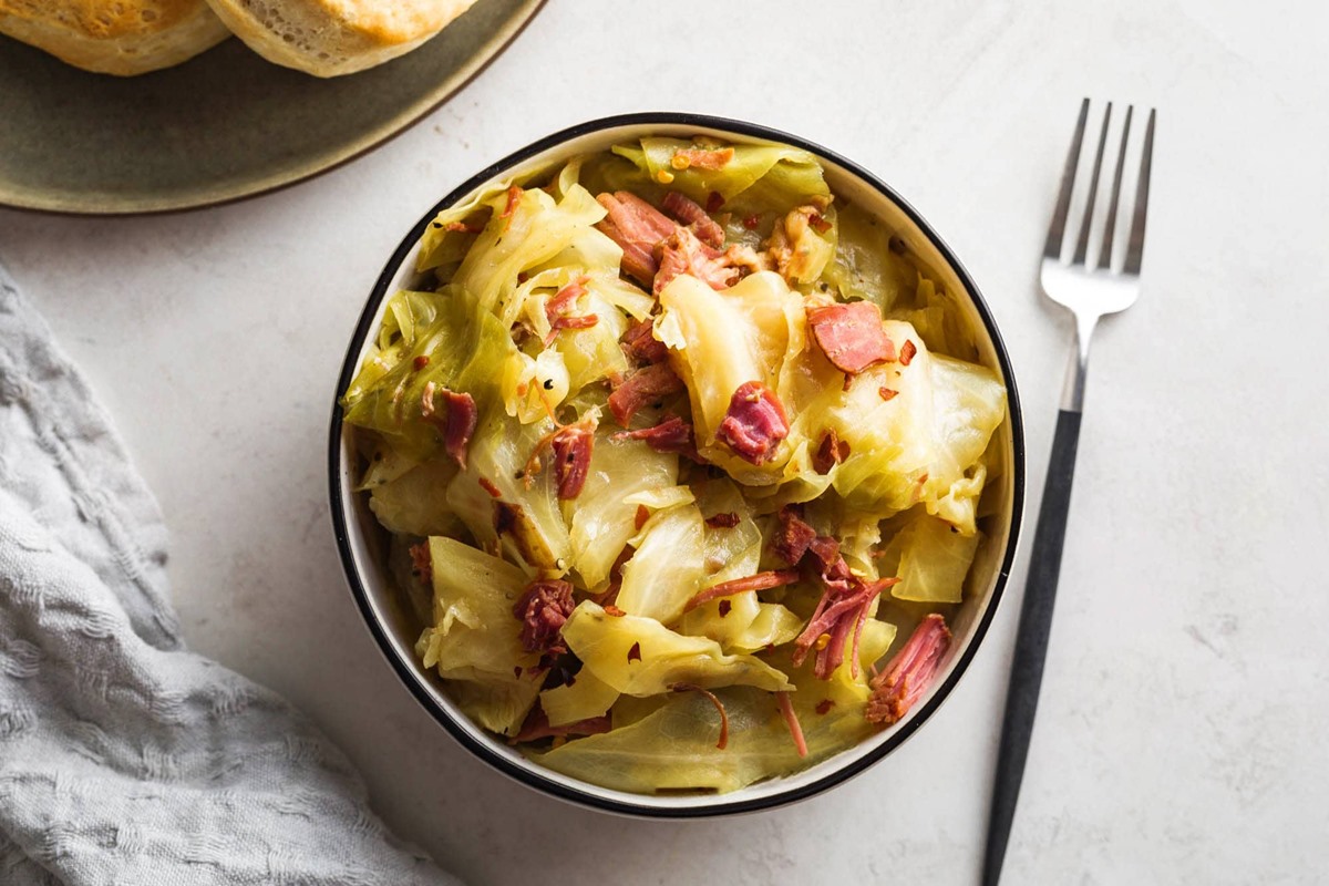 how to cook cabbage with smoked turkey tails