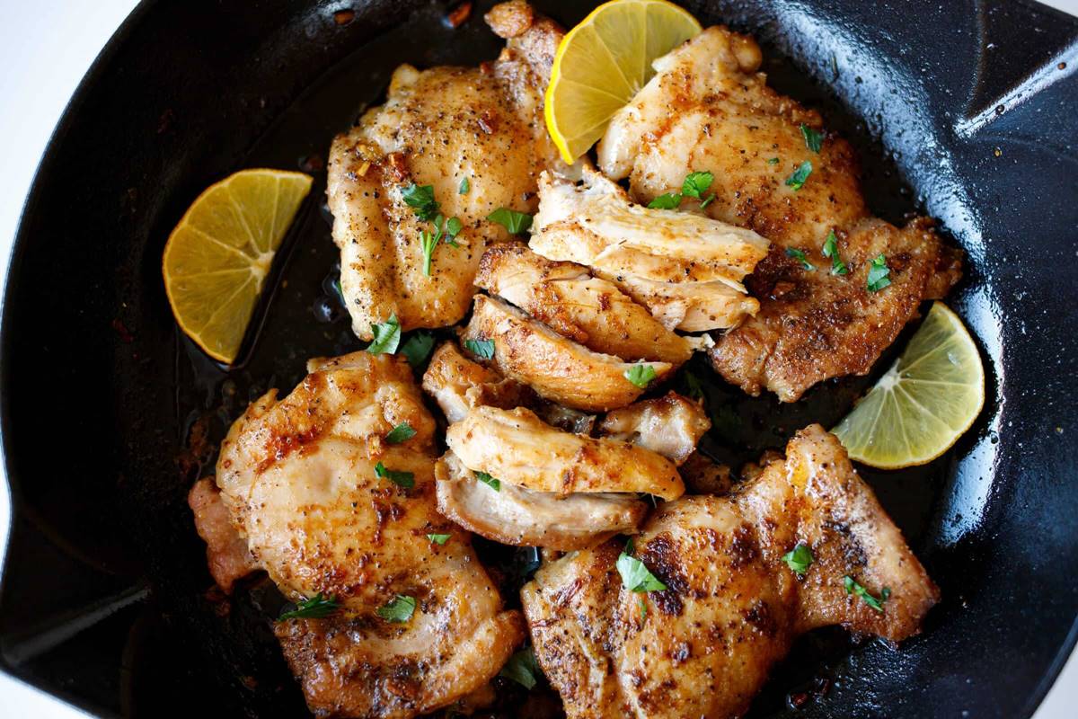 how-to-cook-chicken-thighs-in-a-pan