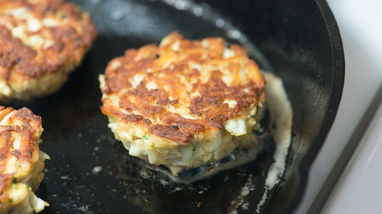 how-to-cook-crab-cakes-in-cast-iron-skillet