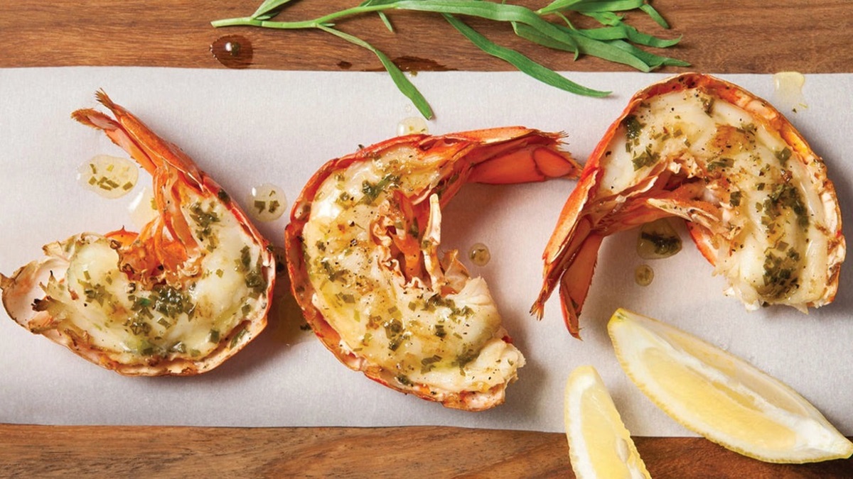 What Does Lobster Taste Like? A Simple Guide for Seafood Lovers - The  Kitchen Community
