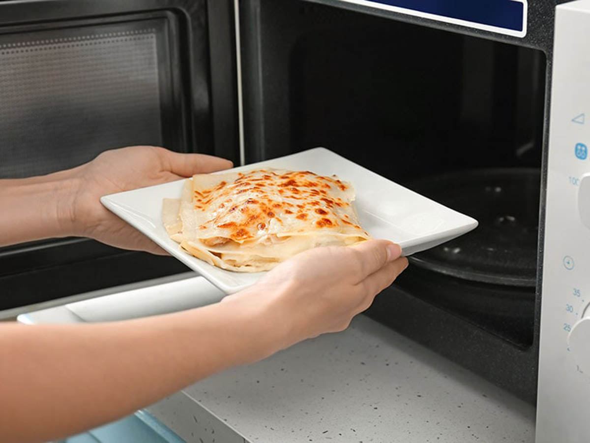 how-to-cook-frozen-lasagna-in-microwave