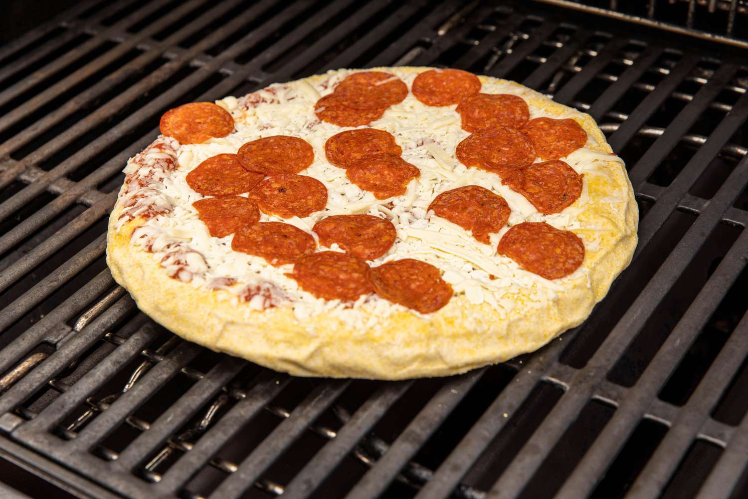 how-to-cook-frozen-pizza-on-gas-grill