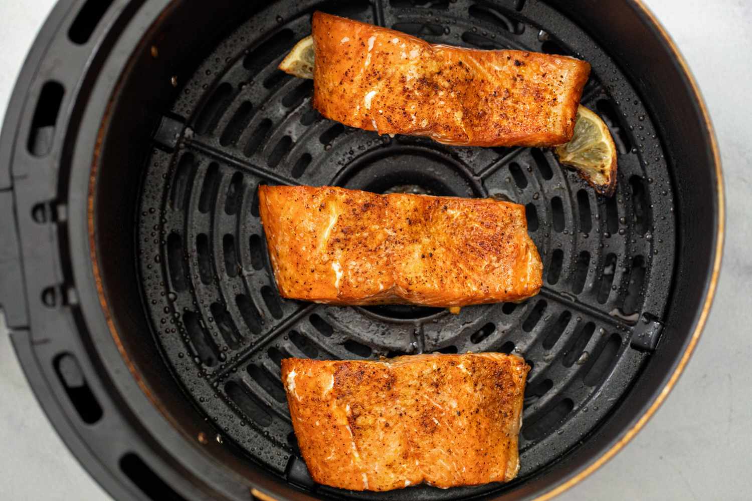 how to cook salmon from frozen in an air fryer