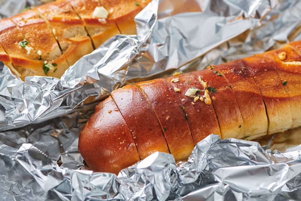 how-to-cook-garlic-bread-in-foil-bag