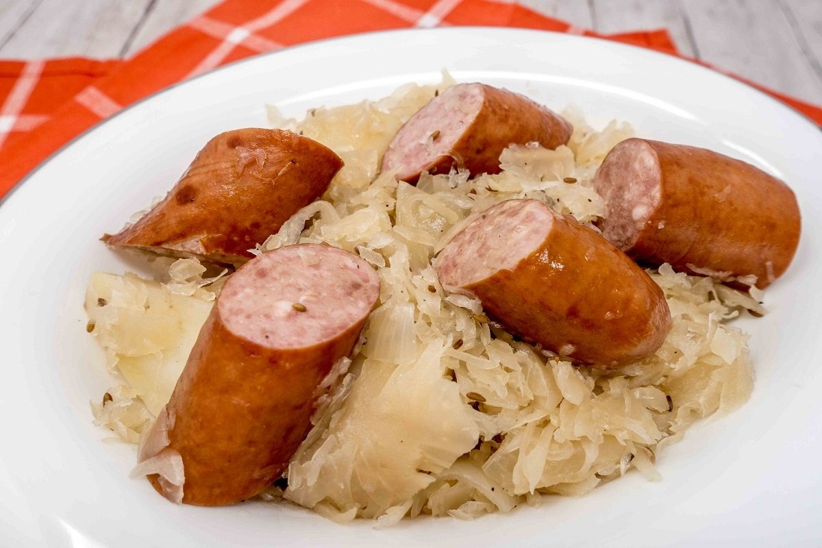 how-to-cook-kielbasa-and-sauerkraut