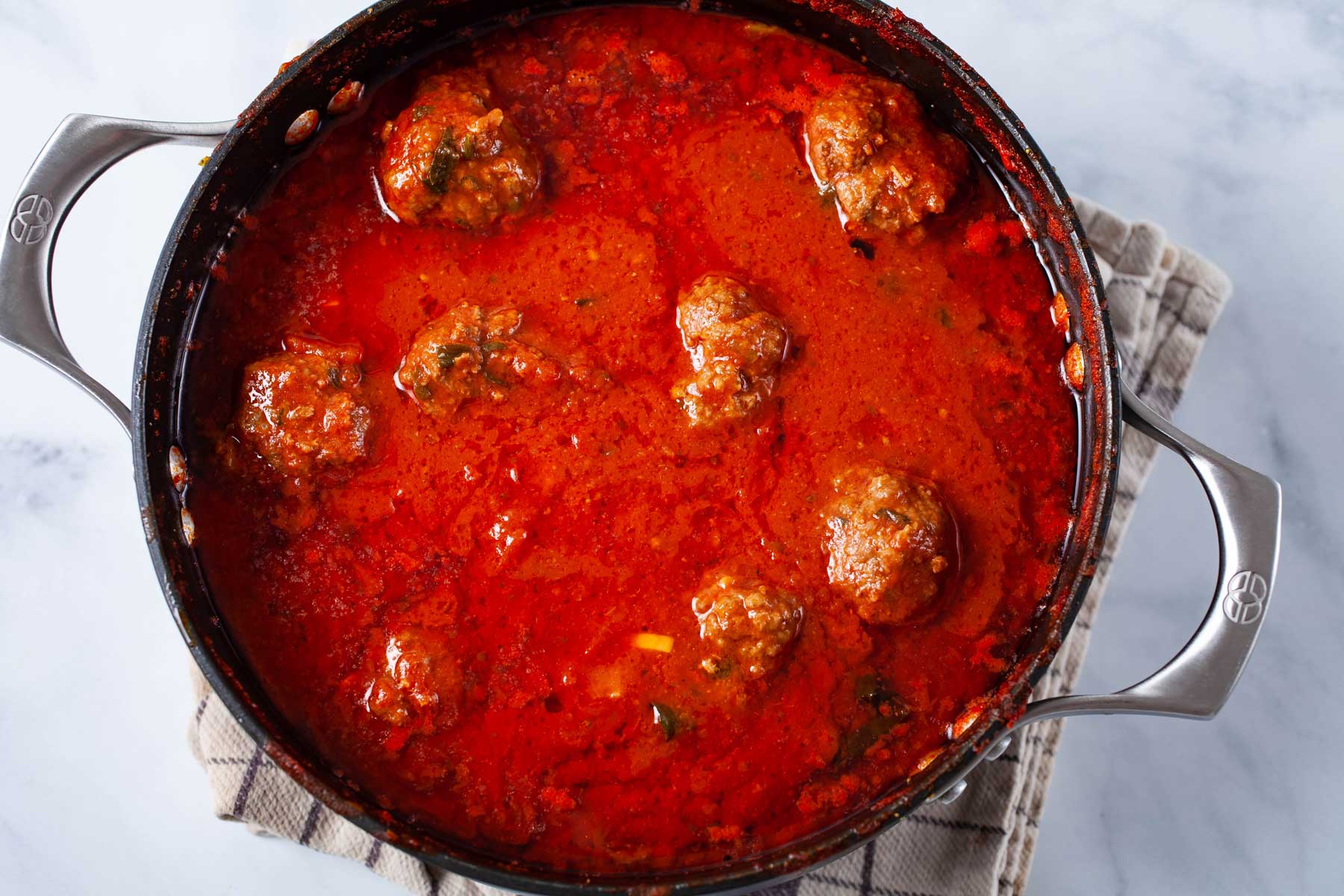 how-to-cook-meatballs-on-stove-in-sauce