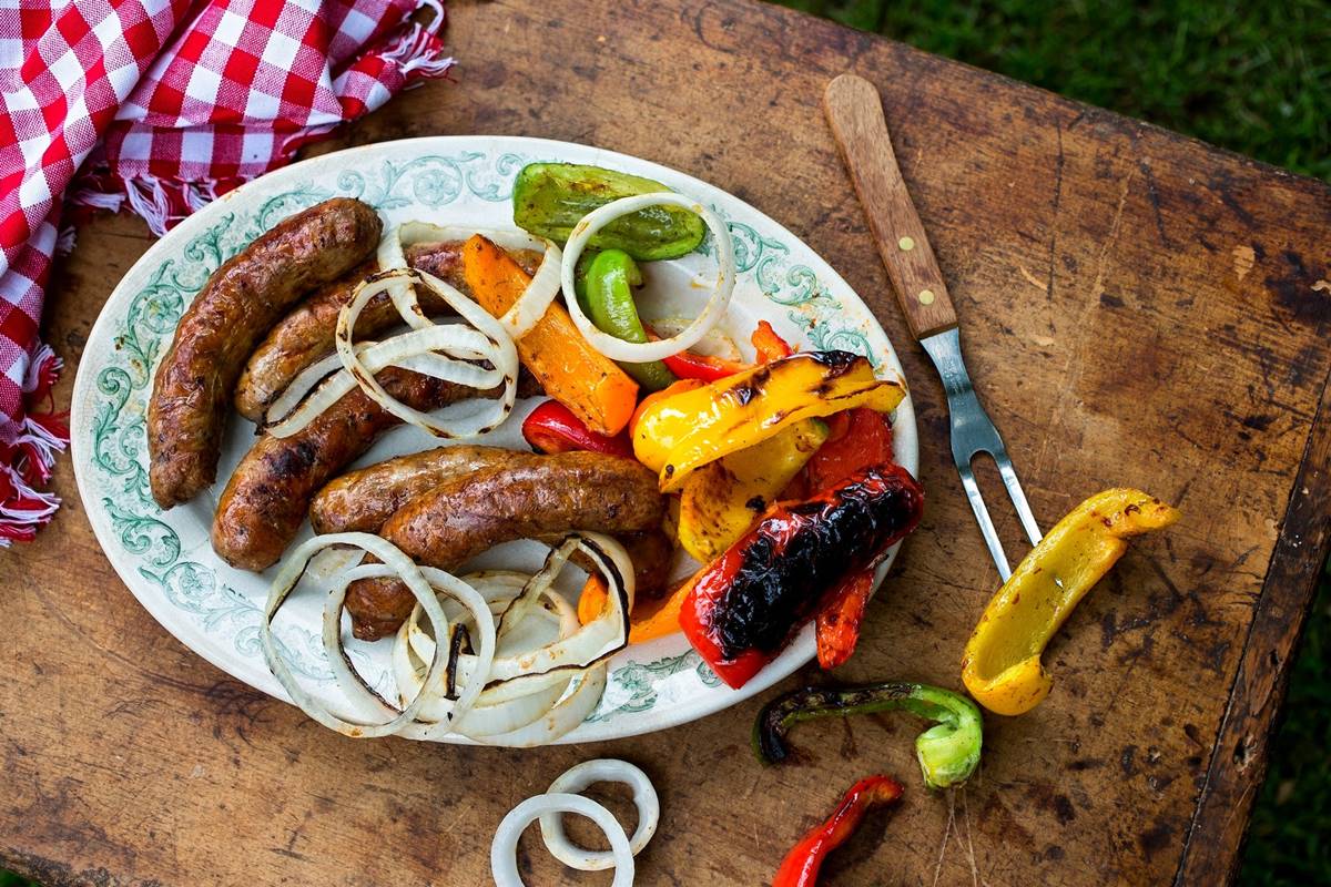 how-to-cook-sausage-on-grill