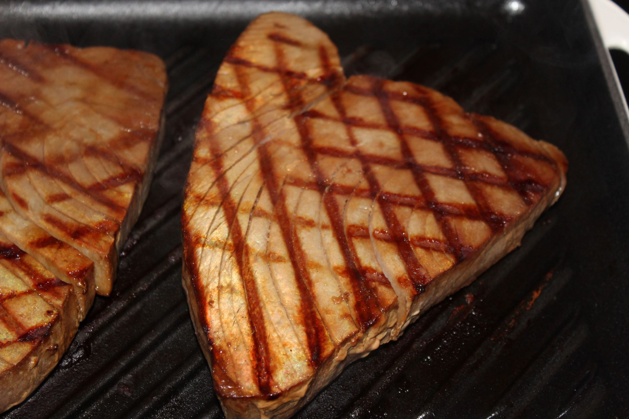 how-to-cook-tuna-steaks-on-the-grill
