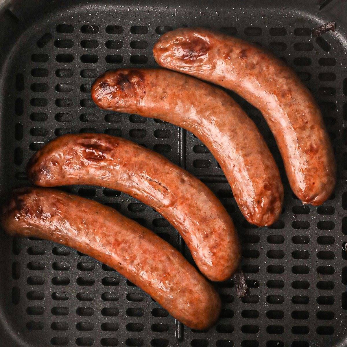 https://recipes.net/wp-content/uploads/2023/10/how-to-cook-turkey-sausage-in-air-fryer-1698462015.jpg