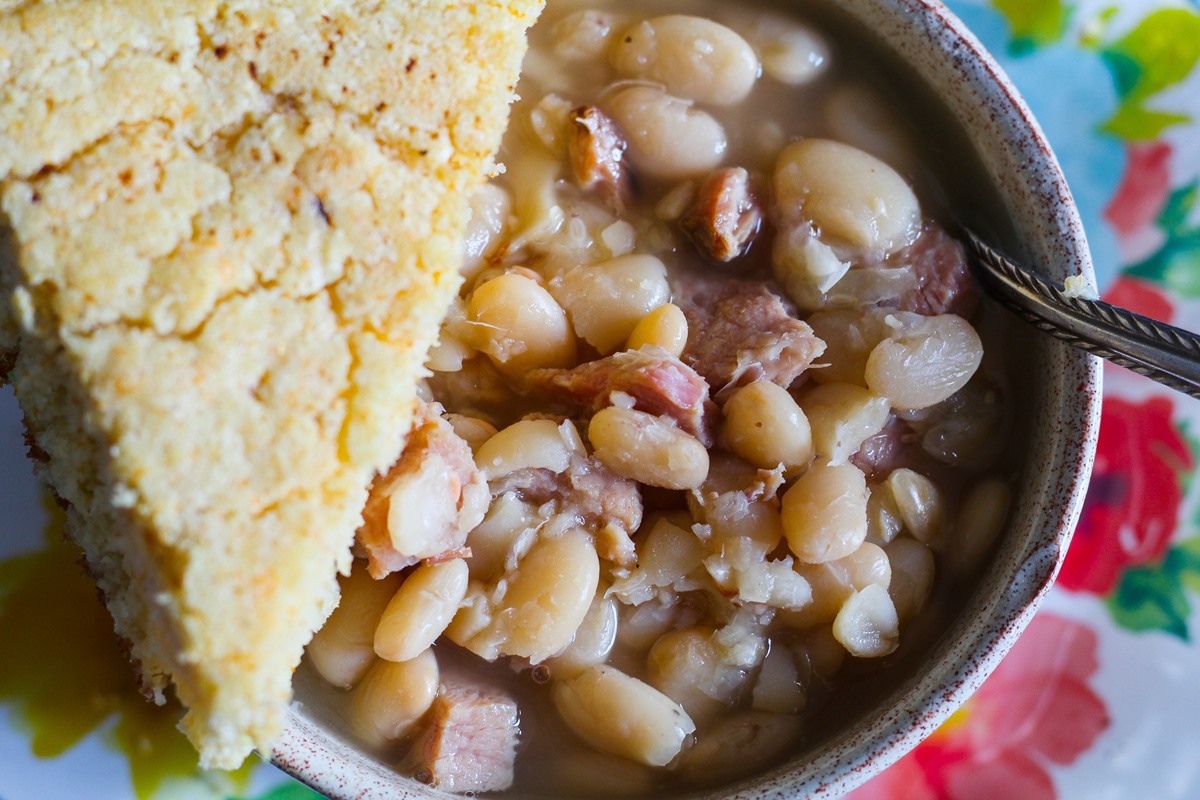 how-to-cook-white-beans-southern-style