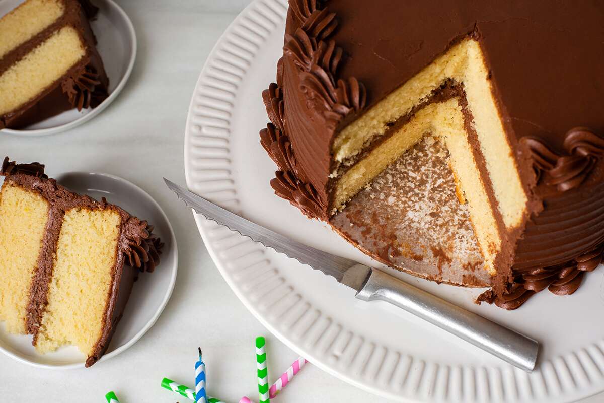 how-to-cut-a-cake-properly