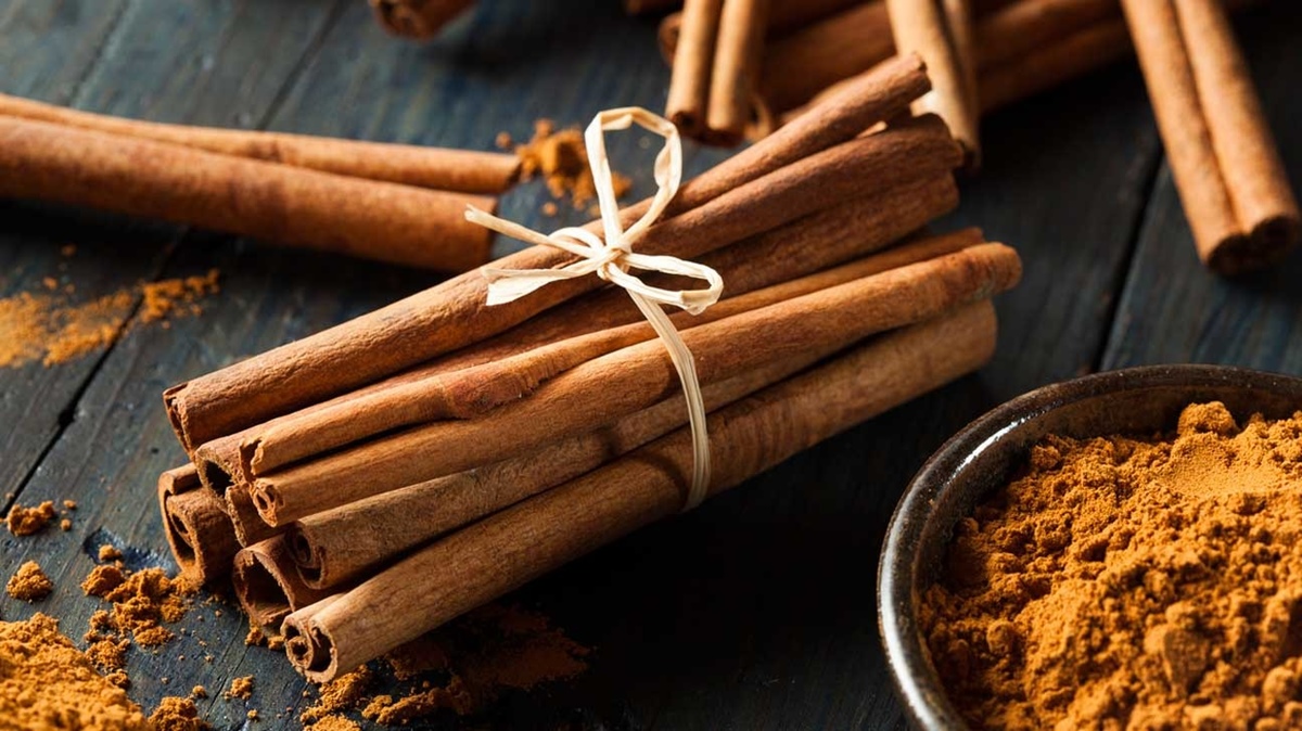 how-to-cut-a-cinnamon-stick