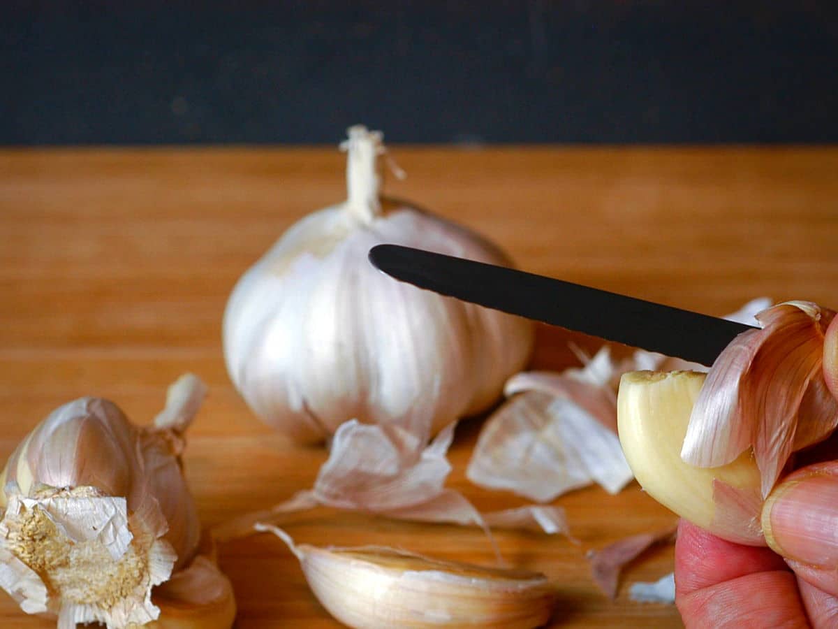 how-to-cut-a-clove-of-garlic