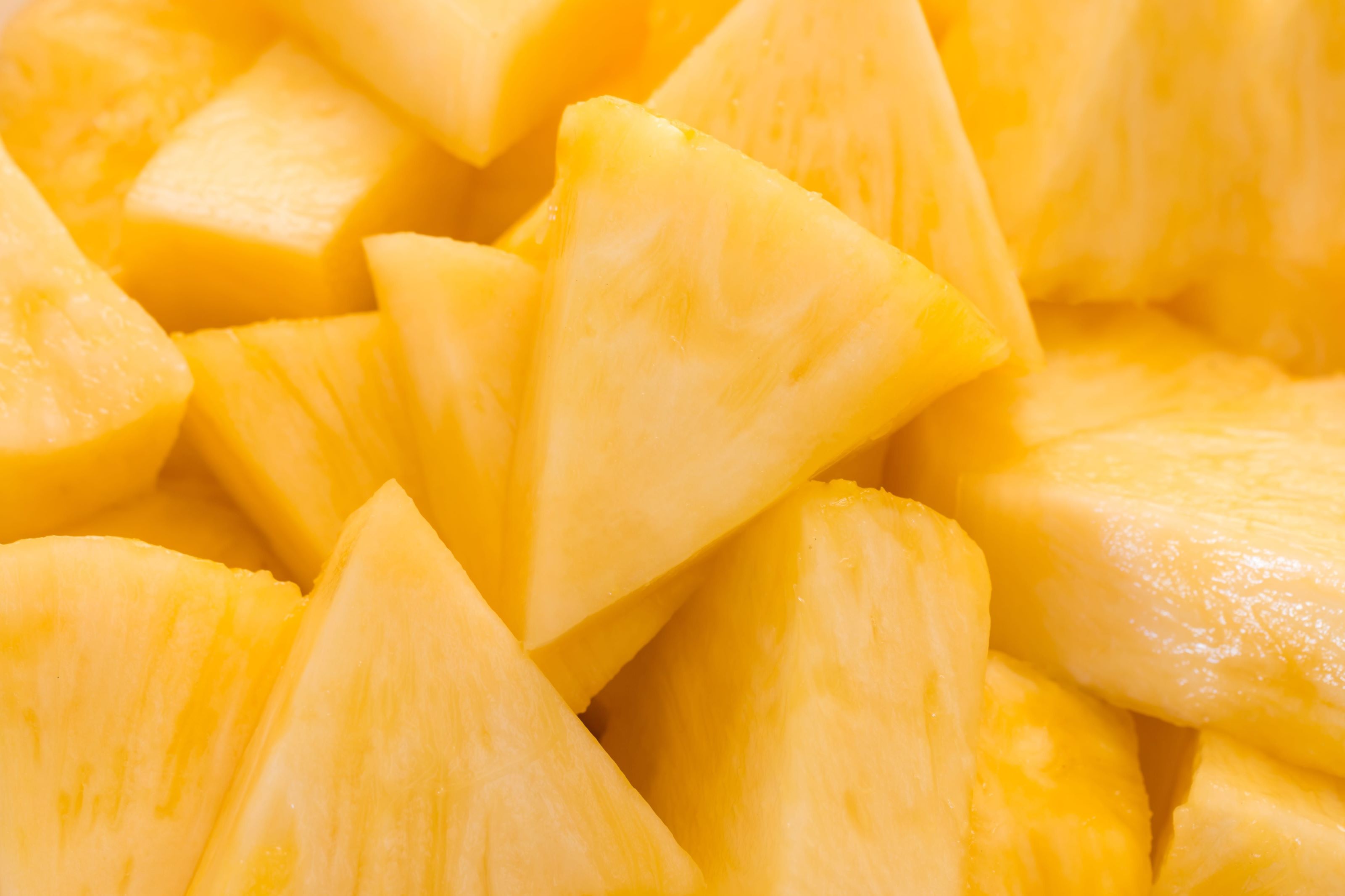 how-to-cut-a-fresh-pineapple-into-chunks