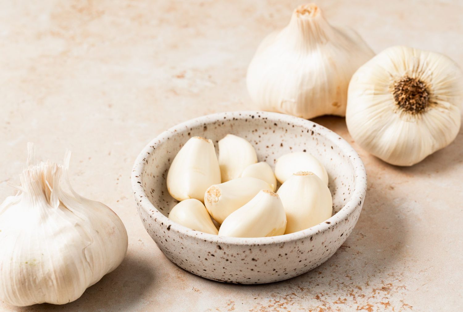 how-to-cut-a-head-of-garlic