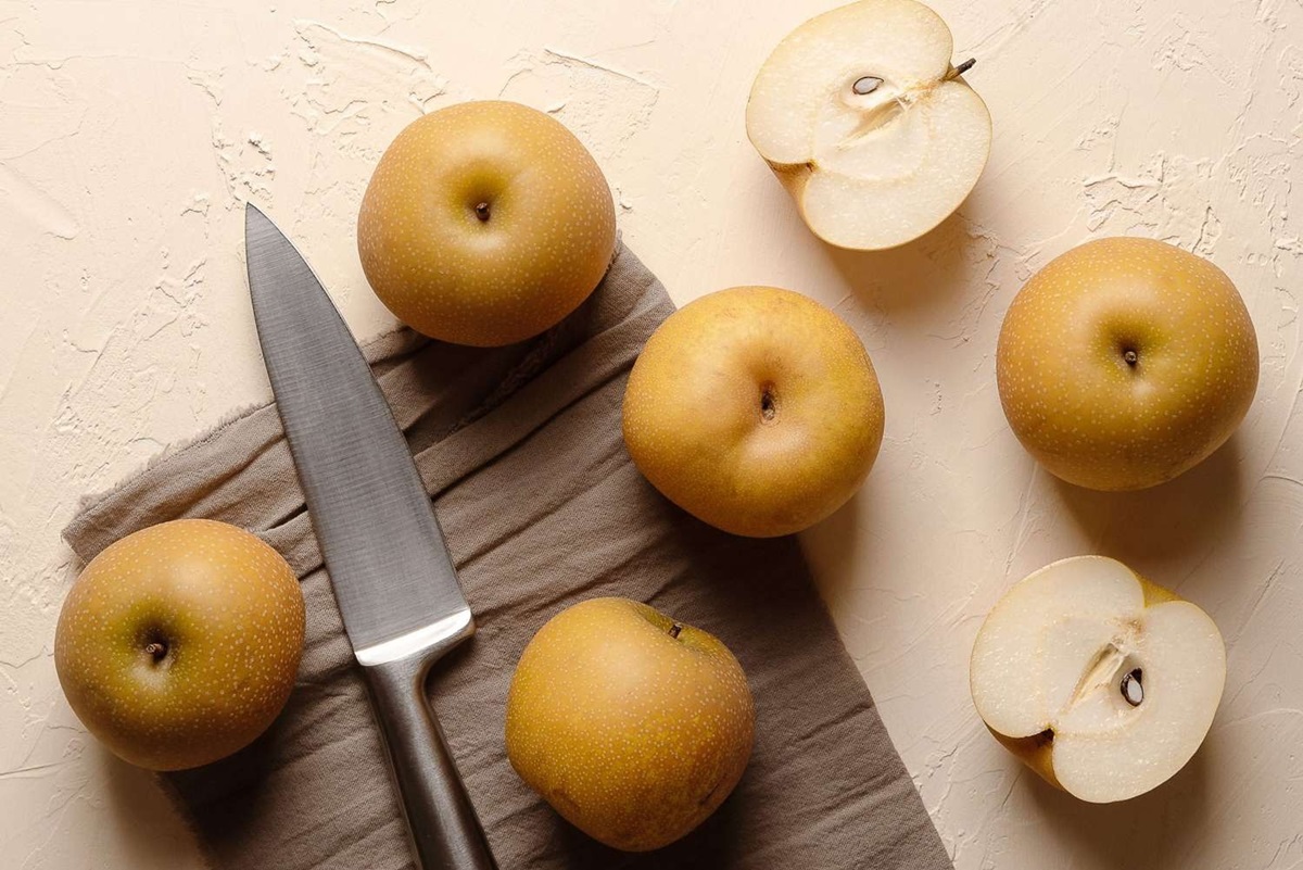 how-to-cut-a-korean-pear