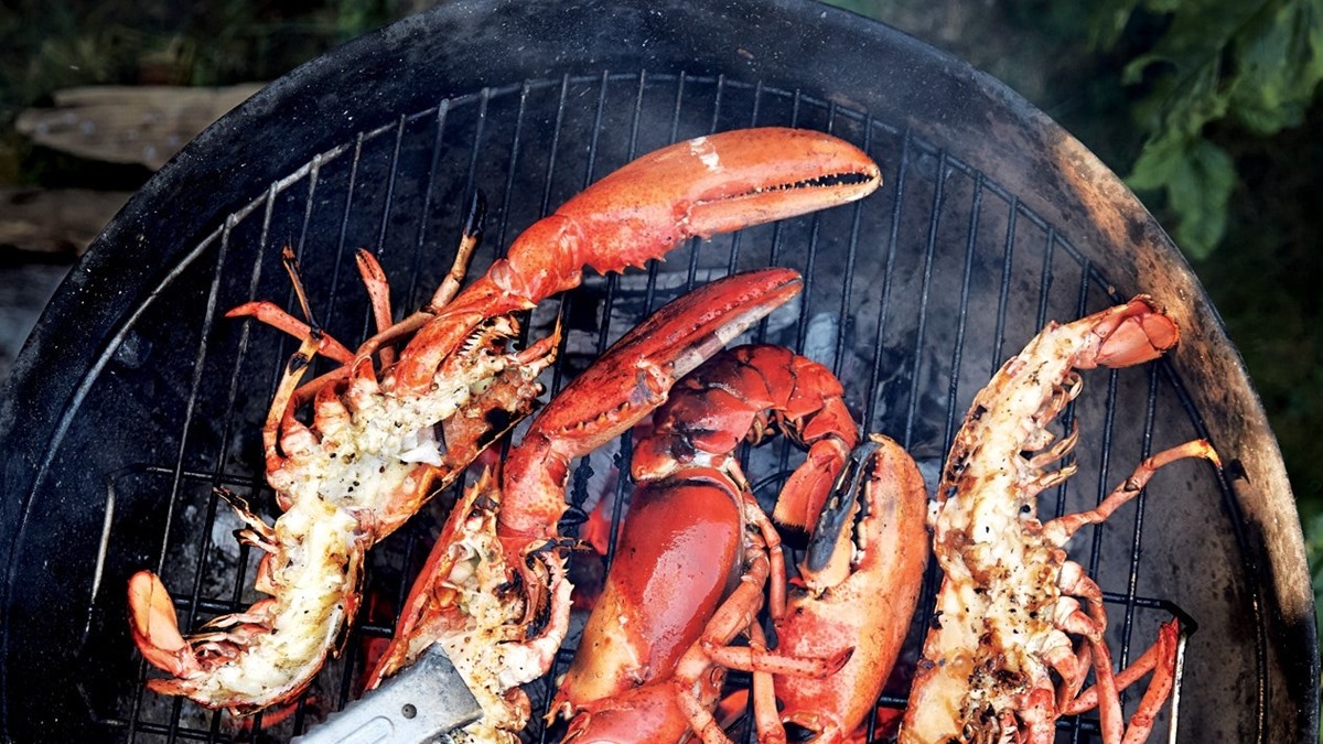 how-to-cut-a-lobster-in-half-for-grilling