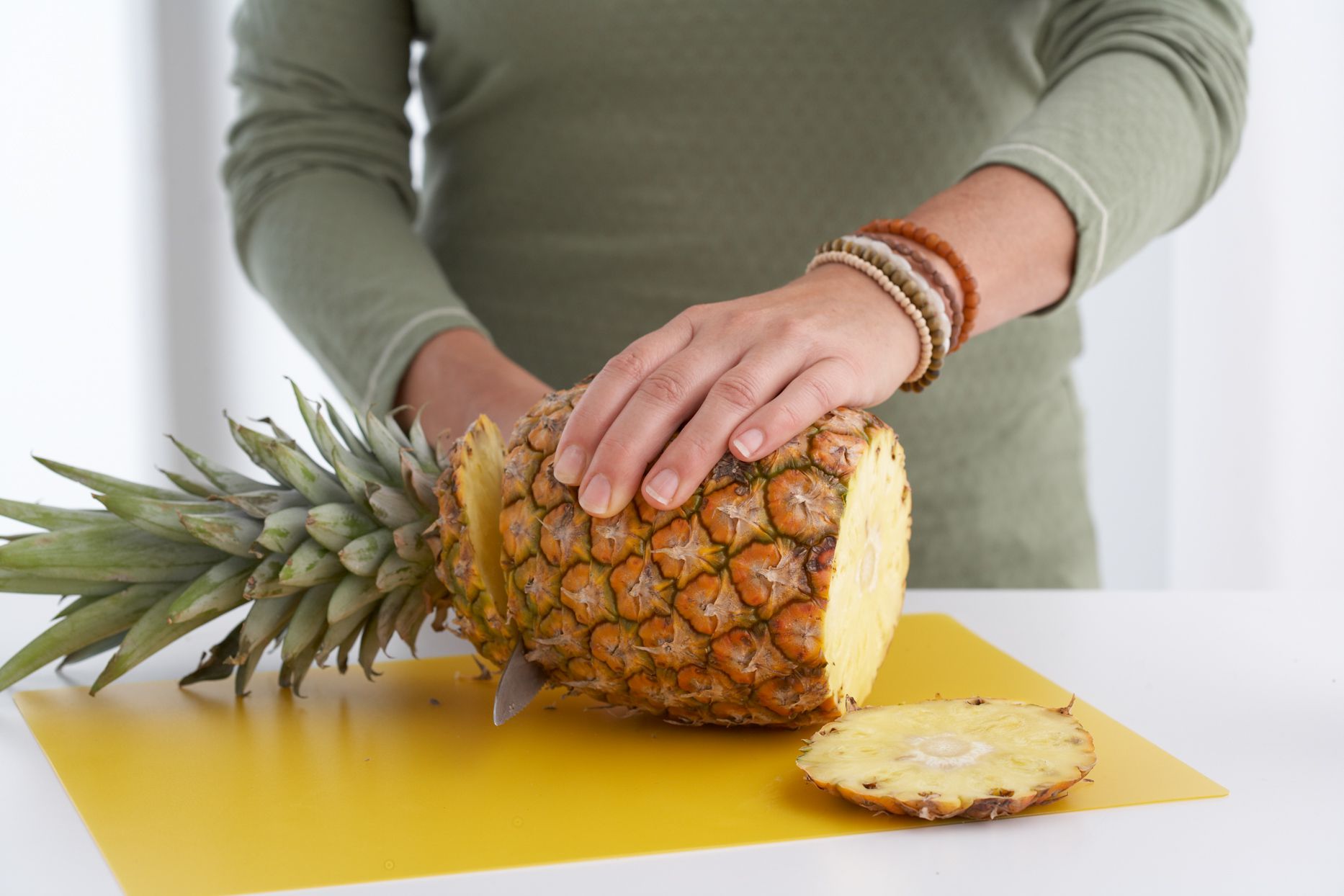 how-to-cut-a-pineapple-in-half