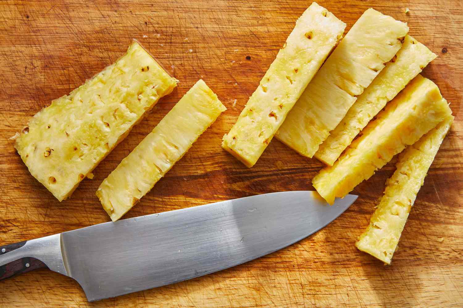 how-to-cut-a-pineapple-into-spears