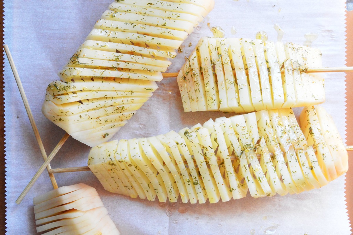 how-to-cut-accordion-potatoes