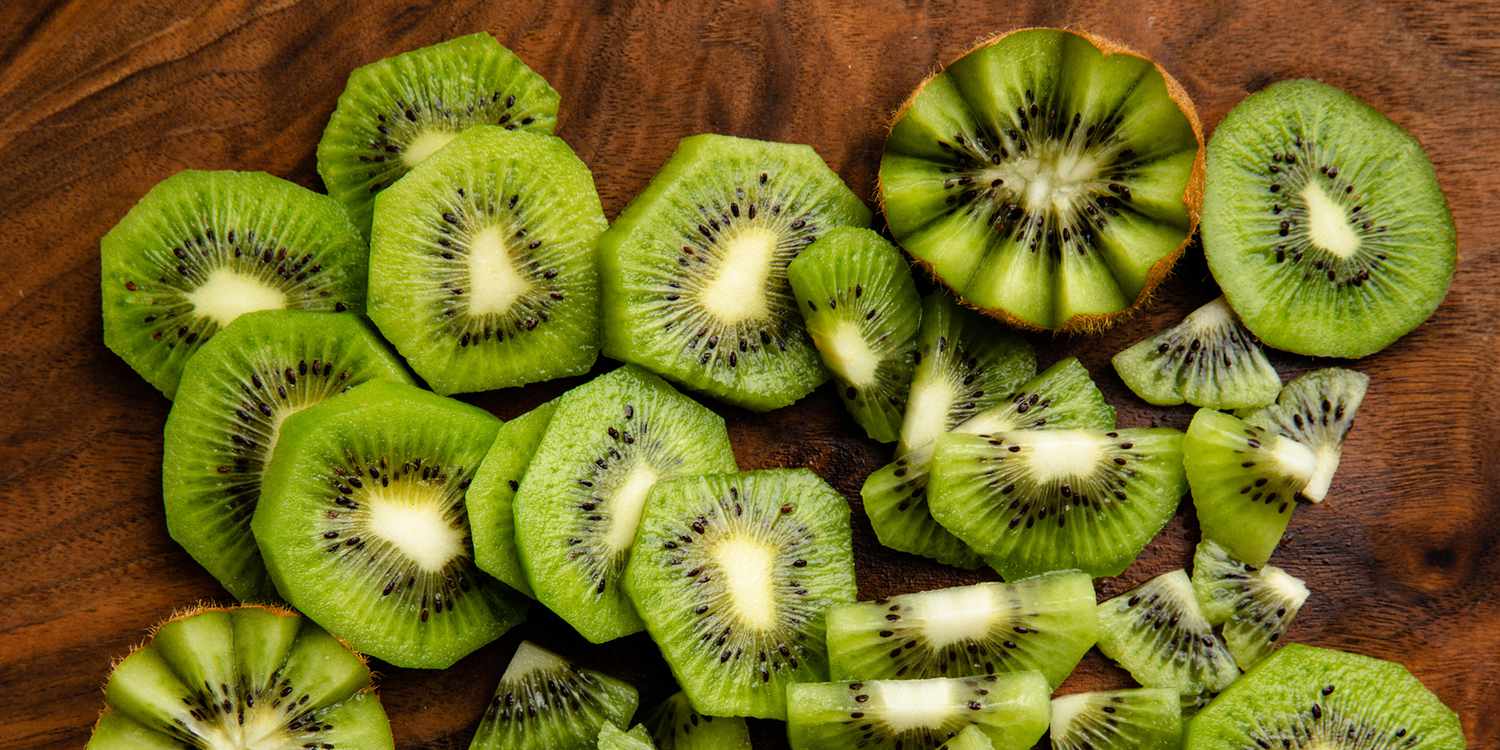 how-to-cut-and-peel-a-kiwi