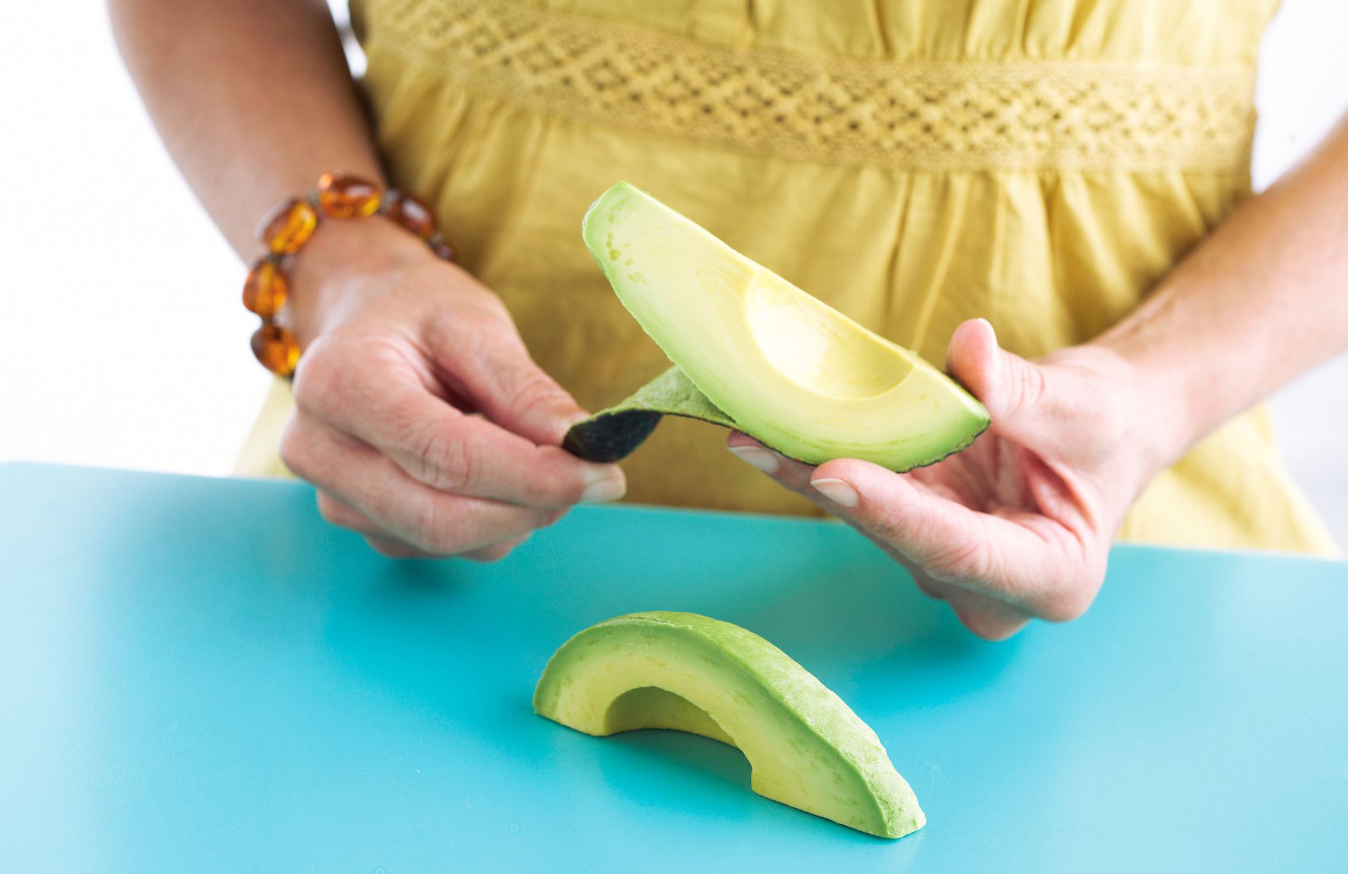 how-to-cut-and-peel-an-avocado