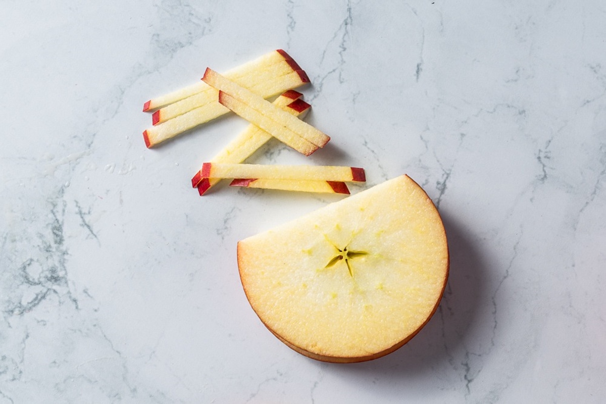 how-to-cut-apples-into-matchsticks