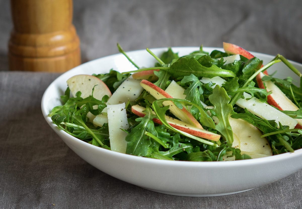 how-to-cut-arugula-for-salad