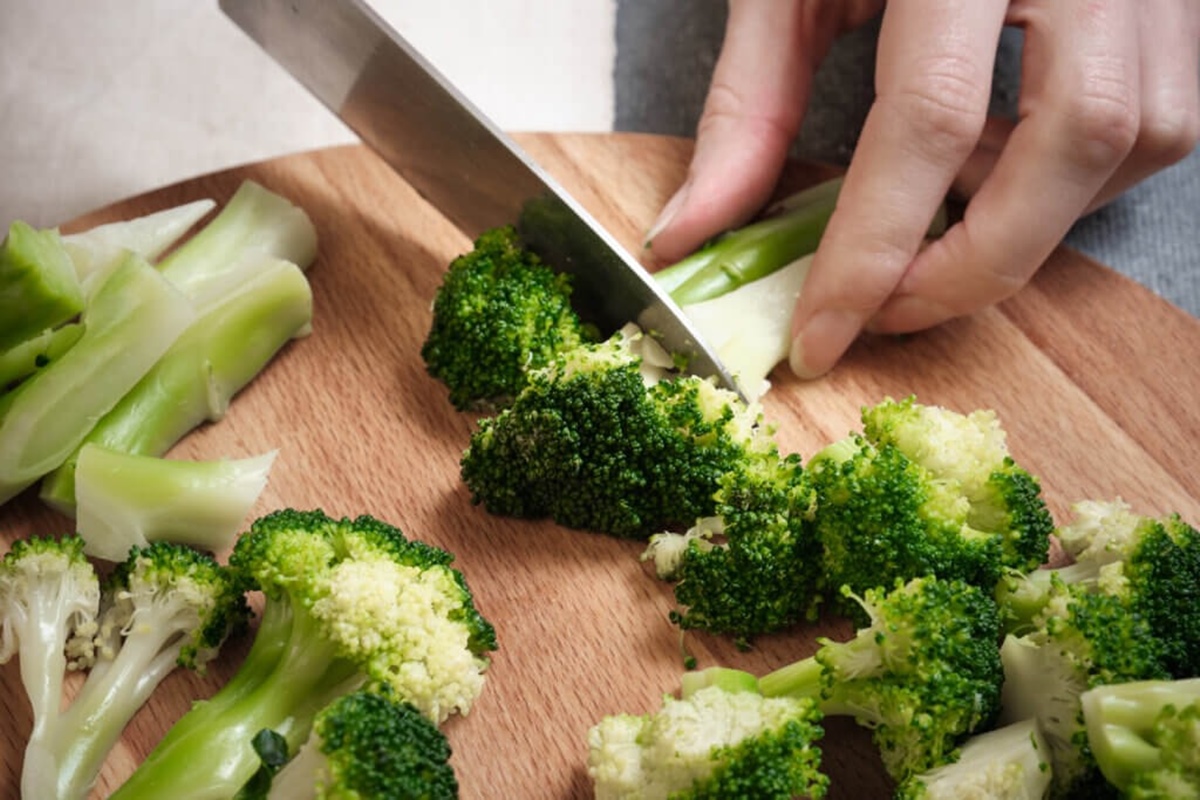 how-to-cut-broccoli-into-florets