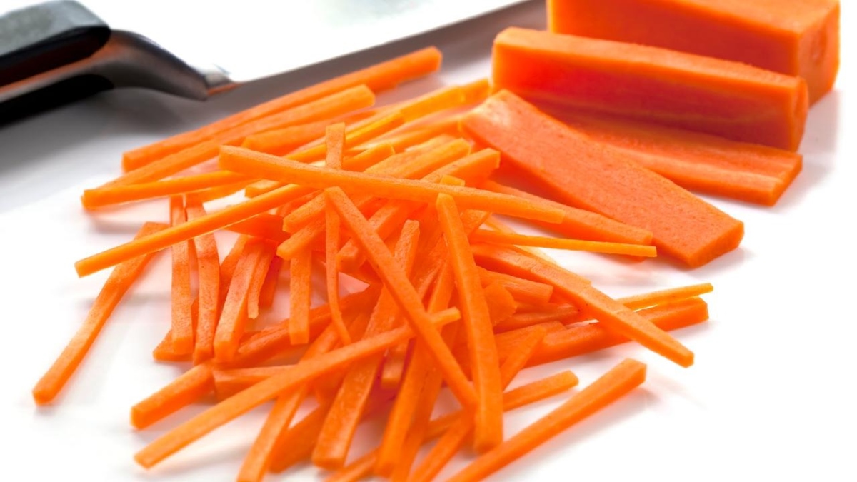 how-to-cut-carrots-into-sticks