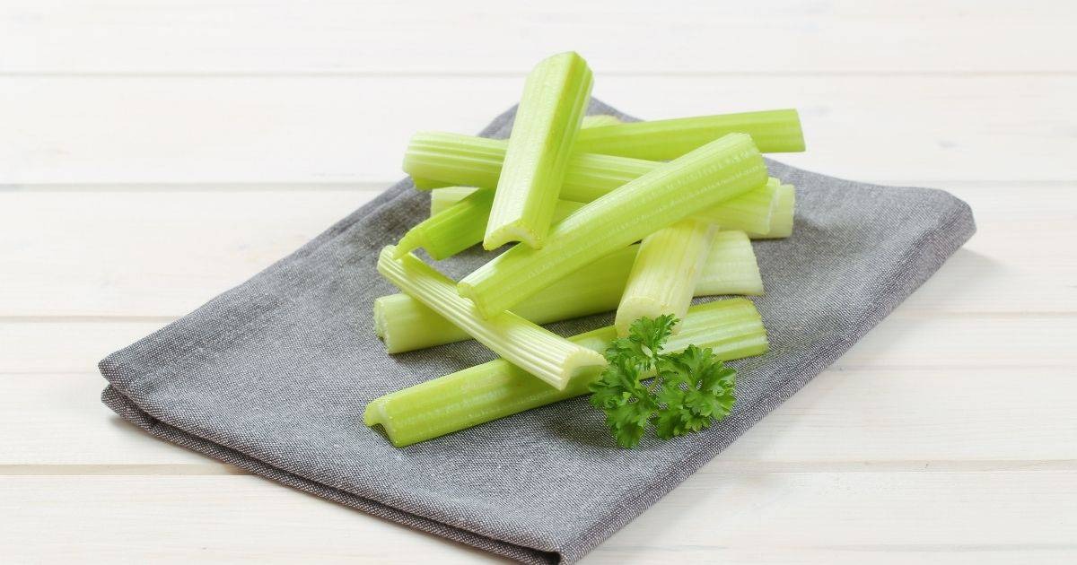 how-to-cut-celery-sticks-for-dipping