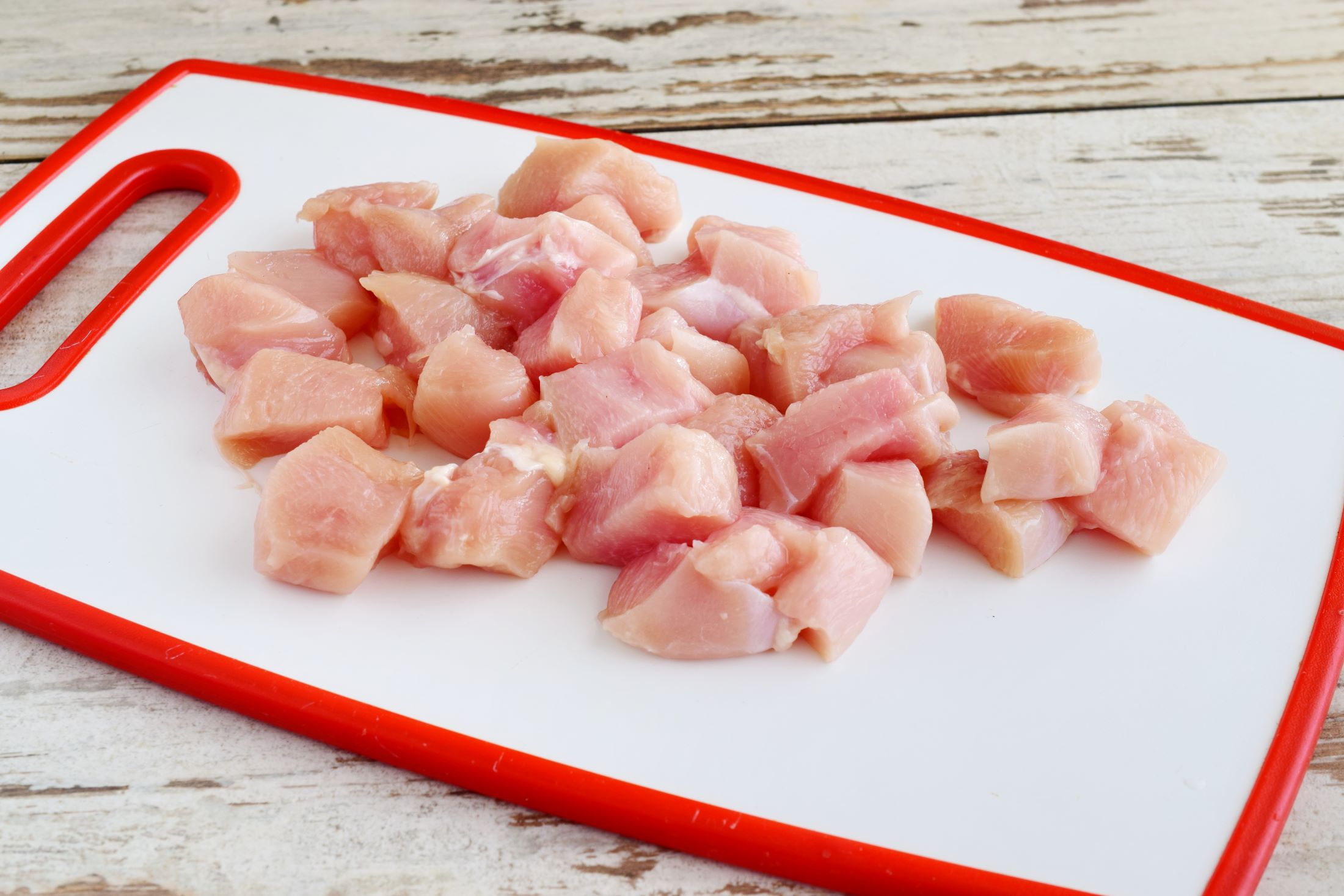 how-to-cut-chicken-breast-into-small-pieces