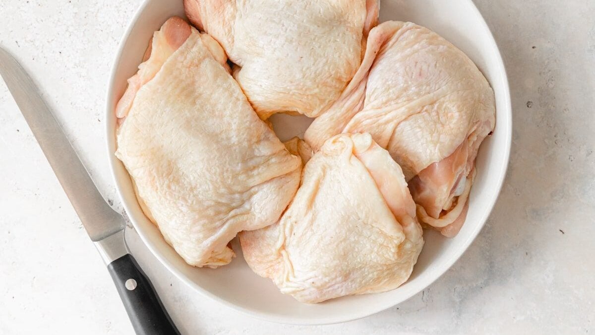 How To Cut Chicken Thighs Into Small Pieces - Recipes.net