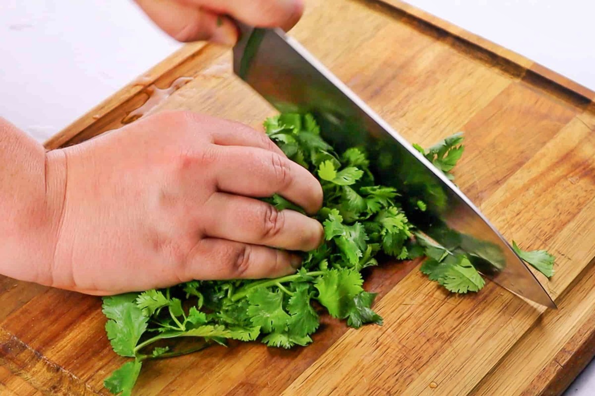 how-to-cut-cilantro