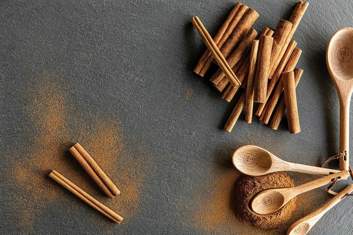 how-to-cut-cinnamon-sticks