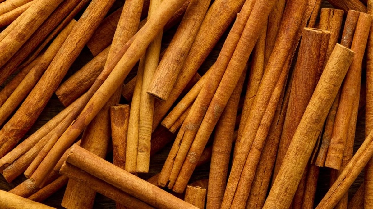 how-to-cut-cinnamon-sticks-without-breaking-them