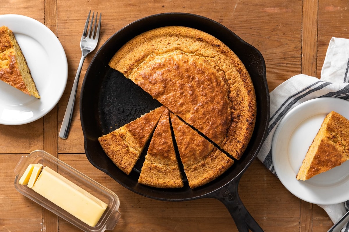 how-to-cut-cornbread-in-cast-iron-skillet