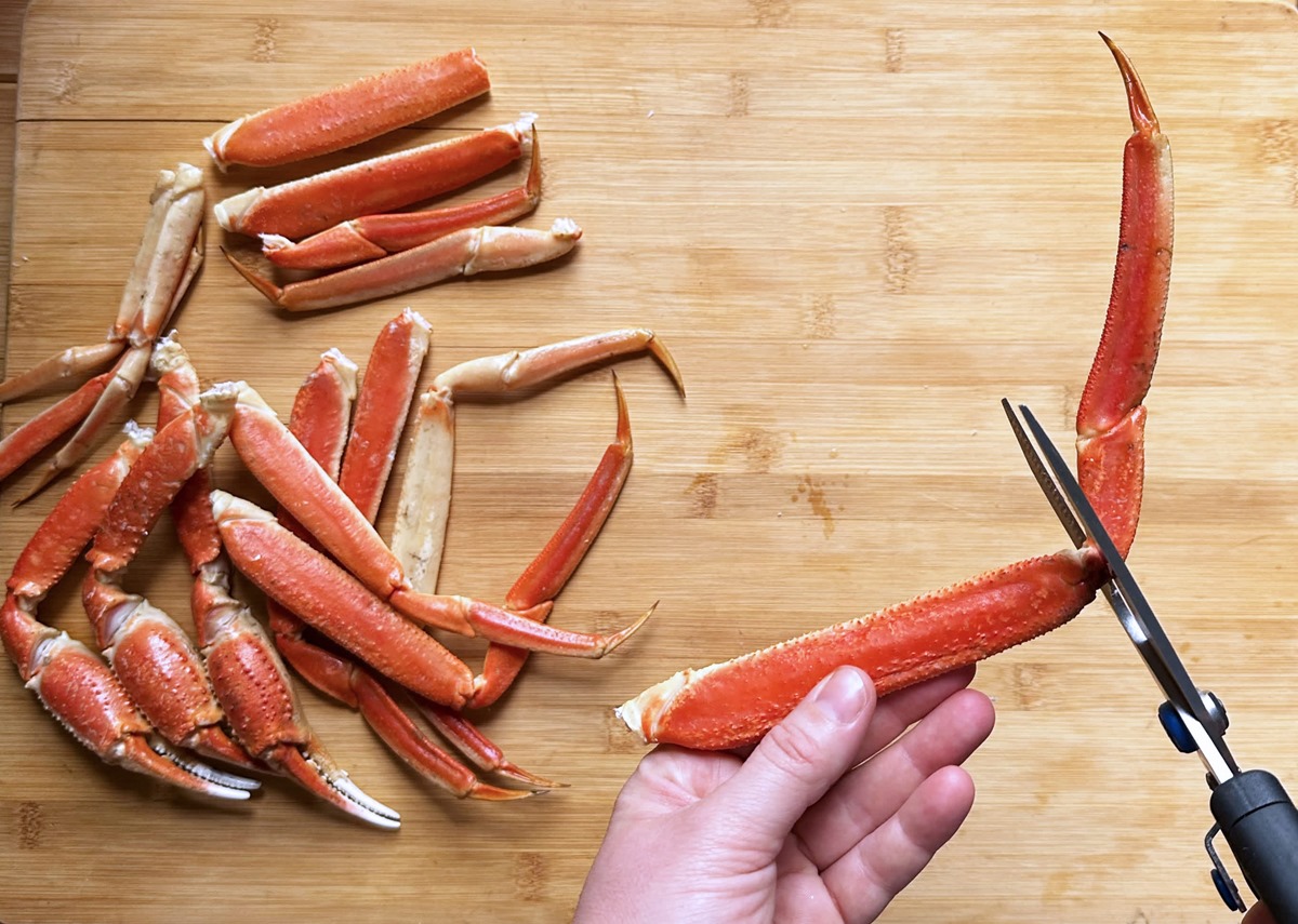 how-to-cut-crab-legs